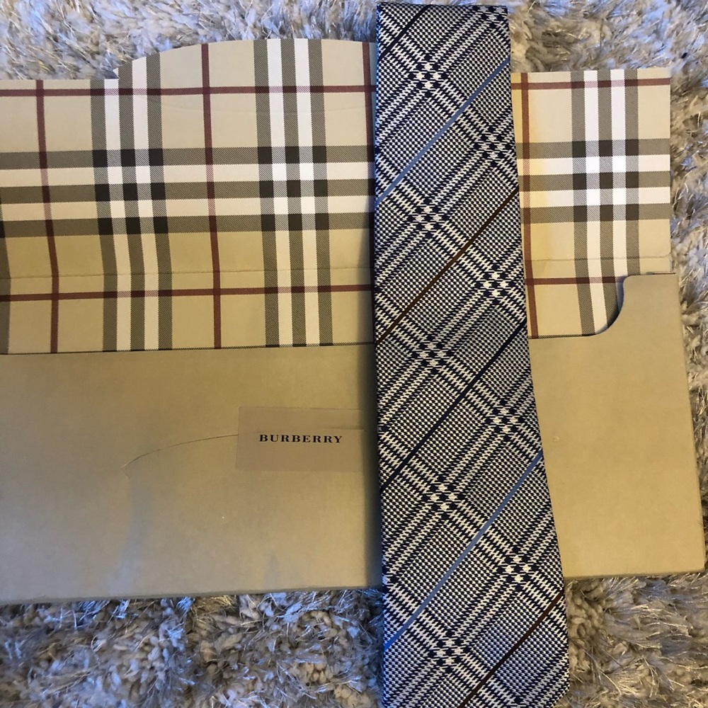 Burberry mens tie